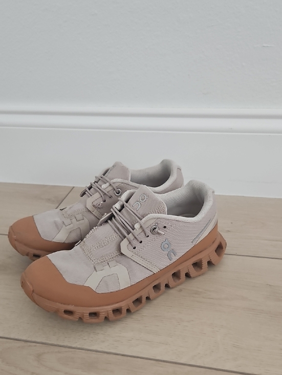 On Running Shoes - On Running Beige and Brown Trail Sneakers